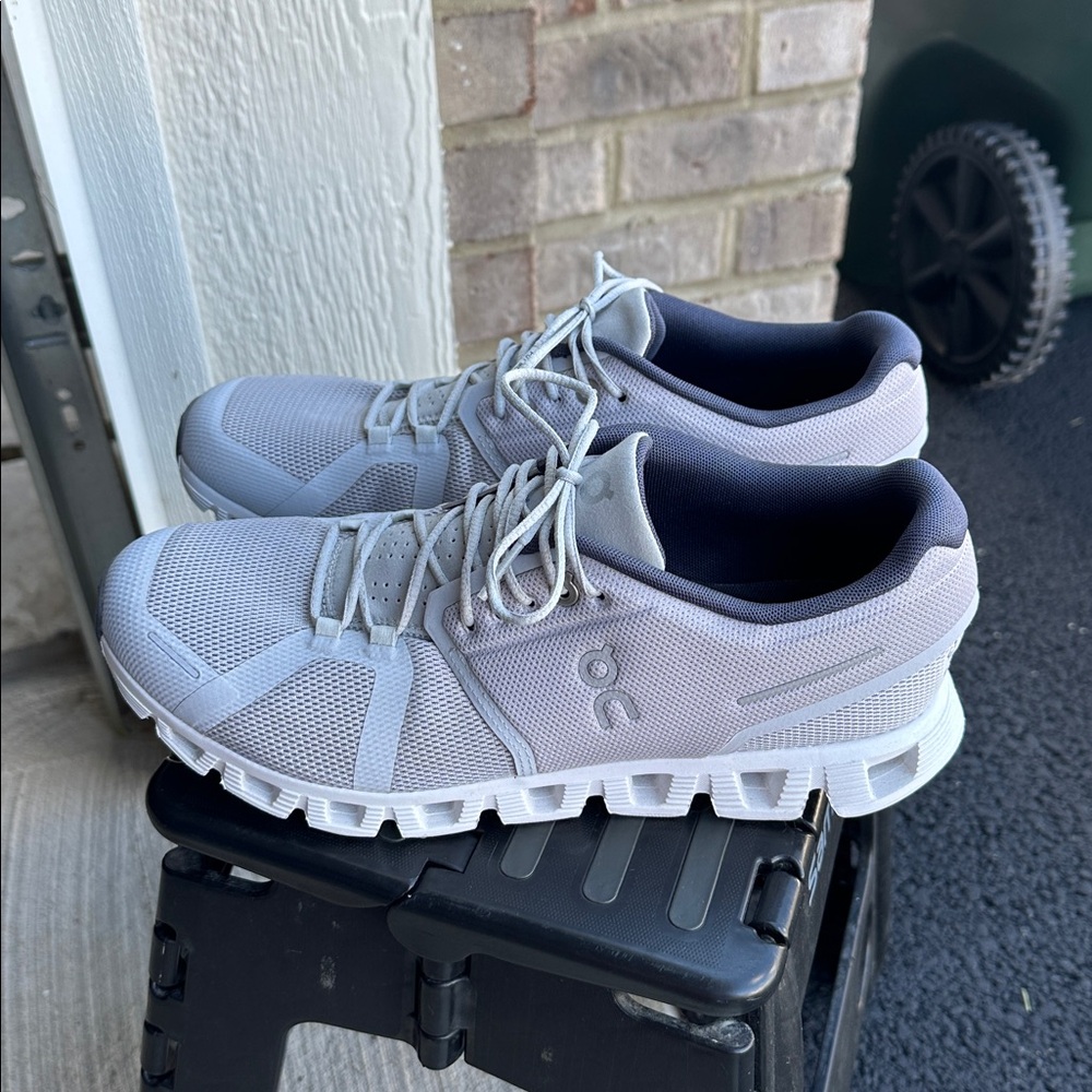 Men’s on clouds sneakers